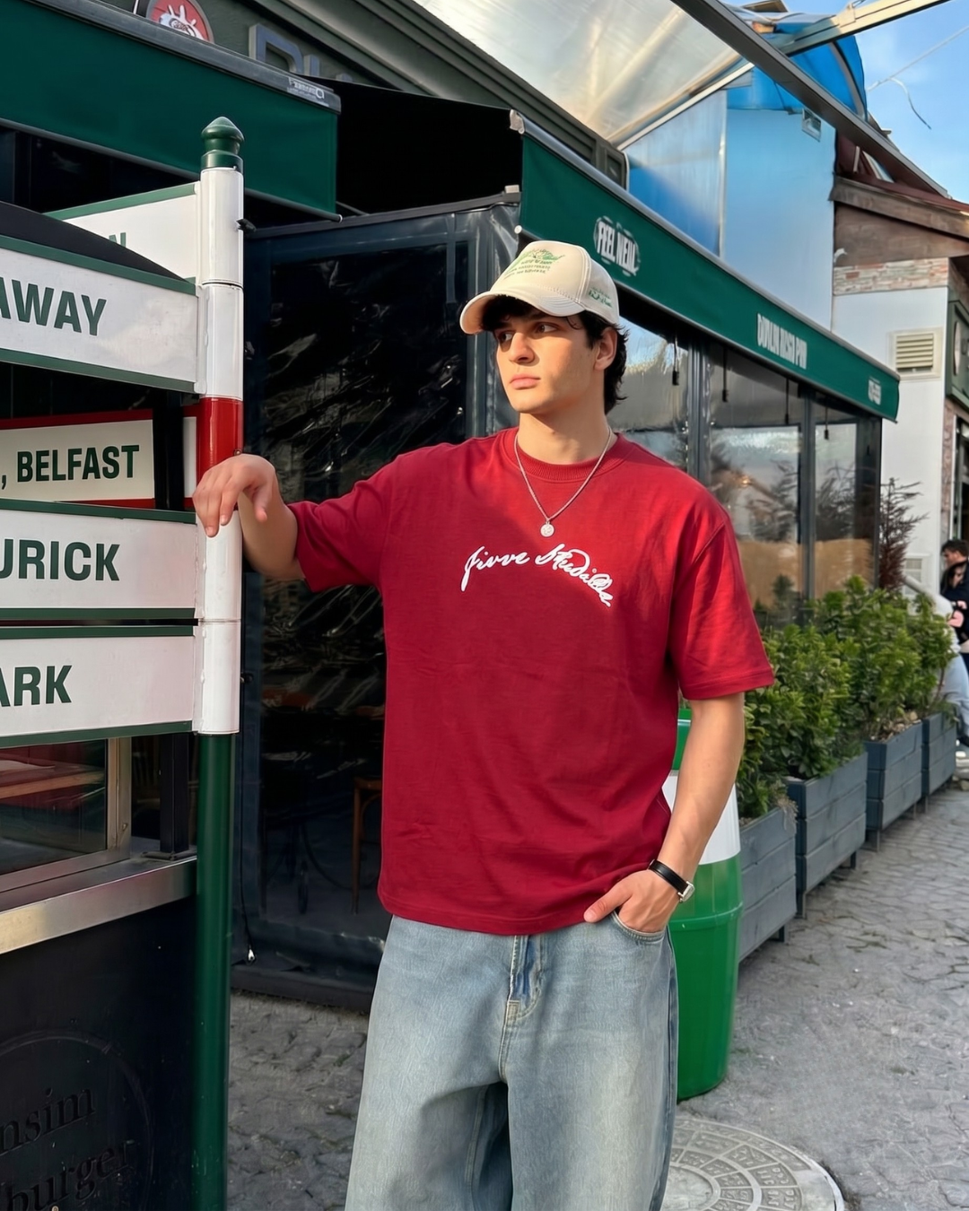 SIGNATURE RED TEE